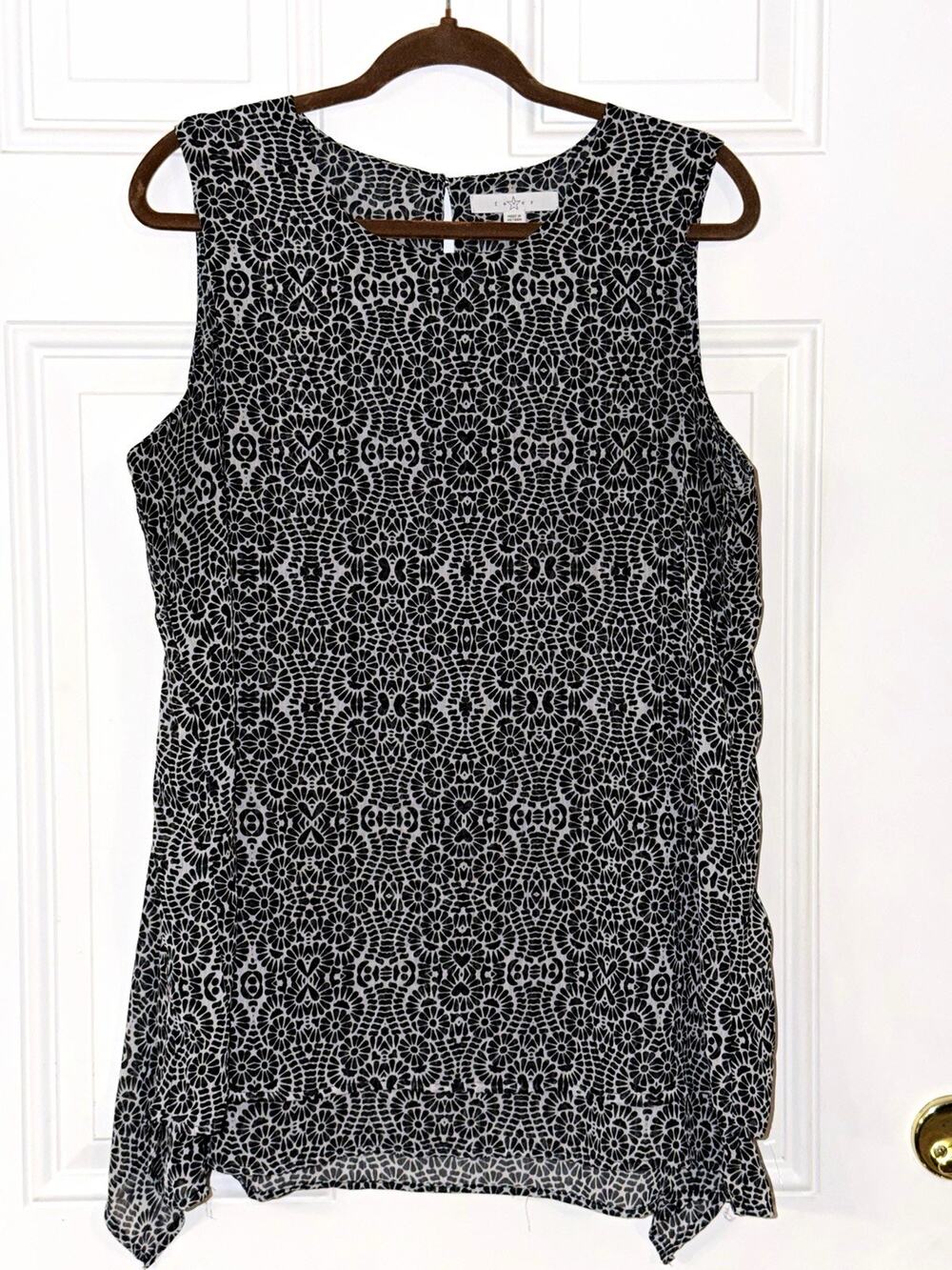 Fever L/G Black/White Floral Chiffon Sleeveless Tank Blouse Button Accent